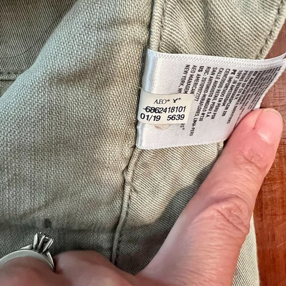American Eagle Washed Green Button Fly Raw Hem 100% Cotton Shorts Womens Size 00 - Picture 5 of 7